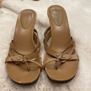 Kenneth Cole reactions high heel flip flop used